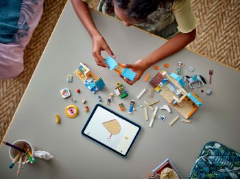 Конструктор LEGO Friends Ветеринарна клініка для коней і домашніх улюбленців (42651) | Фото 11