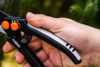 Купить секатор и сучкорез Секатор площинний Neo Tools, d леза 15мм, 185мм, 164г (15-200) | Фото 2