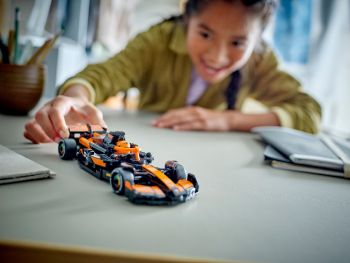 Конструктор LEGO Speed Champions Автомобіль для перегонів McLaren F1® Team MCL38 (77251) | Фото 7