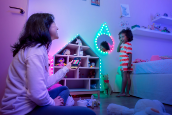 Smart LED Гірлянда Twinkly Strings USB 200 Heart-shaped RGB LEDs, Green Wire, USB-C (TWKH200RGB-G) | Фото 9