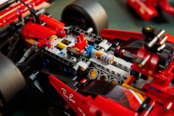 Купить конструктор Конструктор LEGO Technic Автомобіль F1 Ferrari SF-24 (42207) | Фото 12