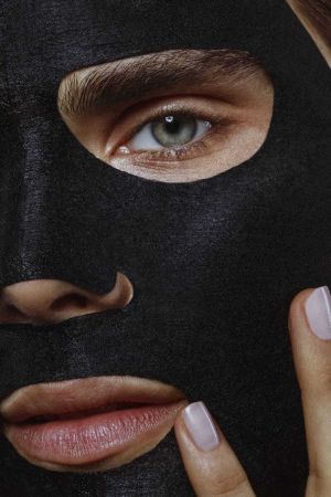 Чорна тканинна маска NIVEA детокс Супер-очищення з чорним вугіллям 28г (9005800374130) | Фото 4