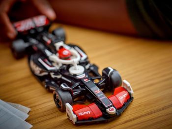 Конструктор LEGO Speed Champions Автомобіль для перегонів MoneyGram Haas F1 Team VF-24 (77250) | Фото 5