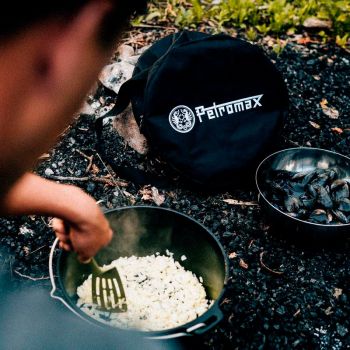 Казанок-жарівня чавунна Petromax Dutch Oven ft4.5 плоске дно 3,5 л Казанок-жарівня чавунна Petromax Dutch Oven ft4.5 плоске дно 3,5 л | Фото 4