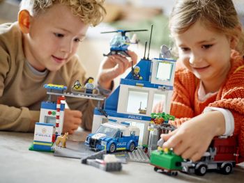 Купить конструктор LEGO City Полицейский участок (60316) | Фото 14