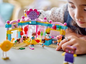 Конструктор LEGO Friends Цукерня Хартлейк-Сіті (42649) | Фото 8