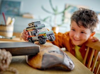 Конструктор LEGO City Позашляхова гірська вантажівка 4x4 (60447) Купить конструктор Конструктор LEGO City Позашляхова гірська вантажівка 4x4 (60447) | Фото 10