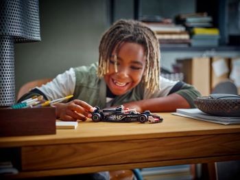 Конструктор LEGO Speed Champions Автомобіль для перегонів MoneyGram Haas F1 Team VF-24 (77250) | Фото 2