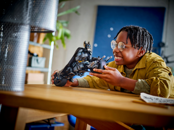 Конструктор LEGO Batman Фігурка Бетмена для складання та бетцикл (76273) Купить конструктор Конструктор LEGO Batman Фігурка Бетмена для складання та бетцикл (76273) | Фото 7